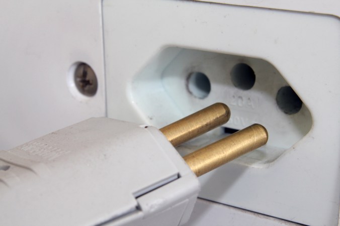 Como-medir-a-tensão-de-uma-tomada-elétrica